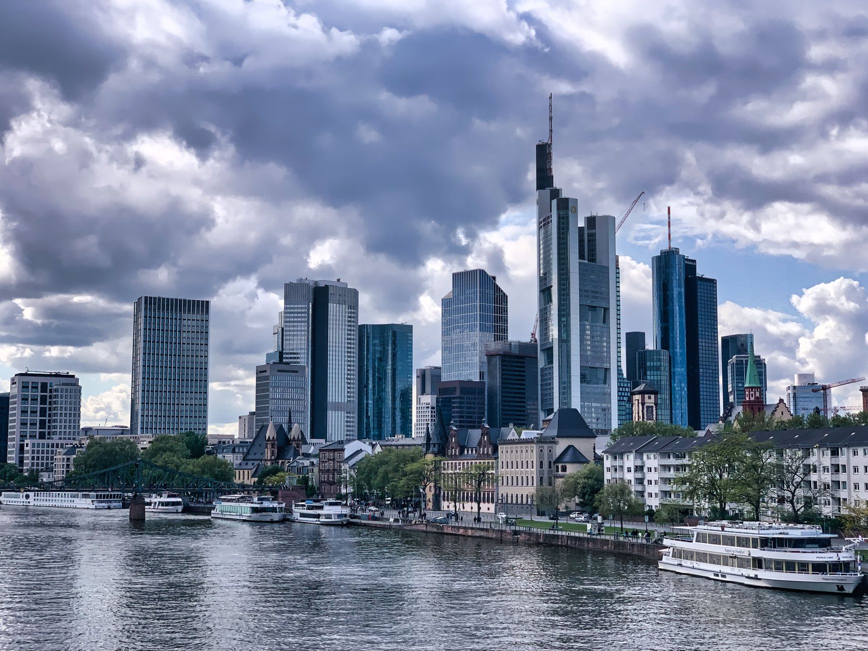 Firmenwohnungen für Bankingteams in Frankfurt: Was Executive Housing leisten muss