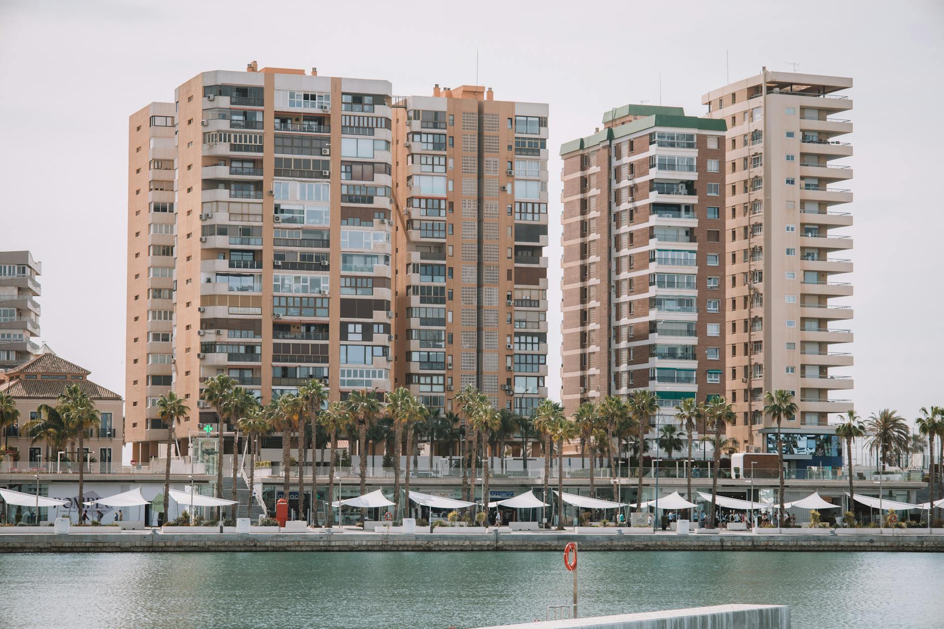 Piso empresa Málaga: Guía completa para alojamiento corporativo en la Costa del Sol