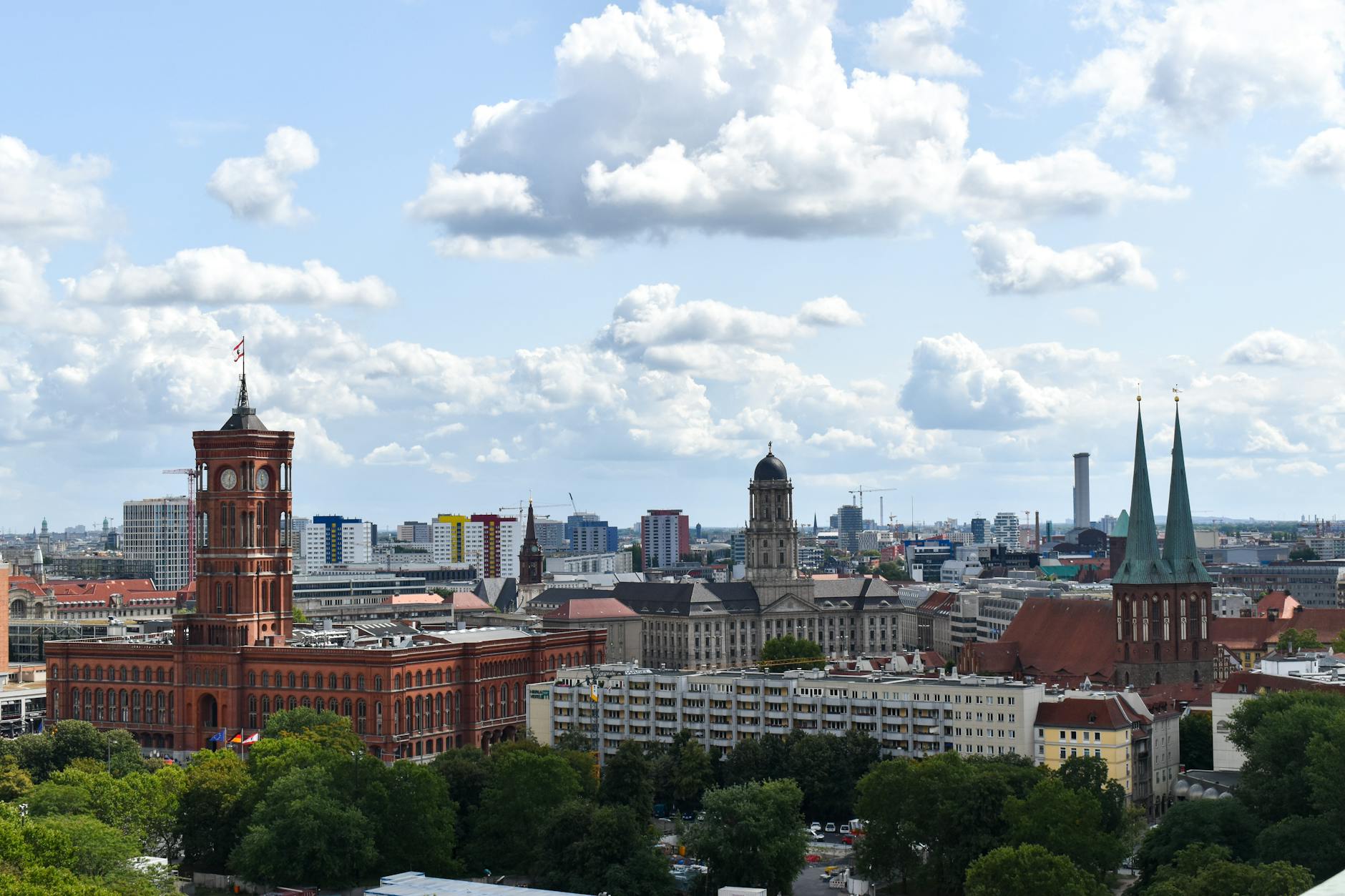 Wohnung an Unternehmen vermieten in Berlin: Leitfaden für Immobilieneigentümer
