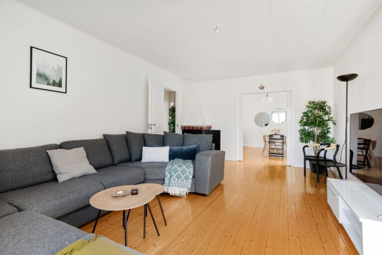 4cf3a4f8a2f1a4ba2f5762c2b24427a5554a991808f6e0d5b3821c5f814a898f