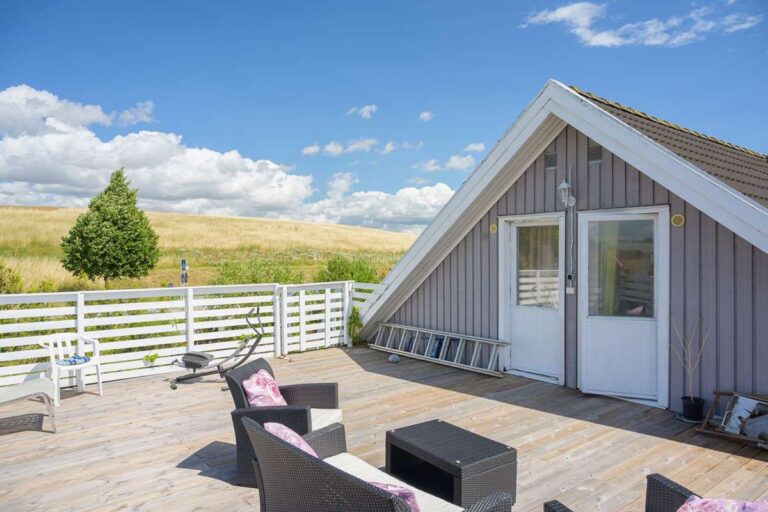 När telefonen ringer från Rentaborg: Så går det till när vi handplockat din bostad