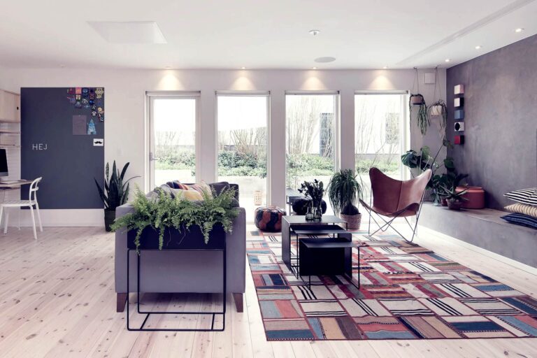 Få konkret vägledning för bostadsägare som vill hyra ut tryggt och effektivt. Lär dig allt du behöver veta för en smidig uthyrningsprocess.