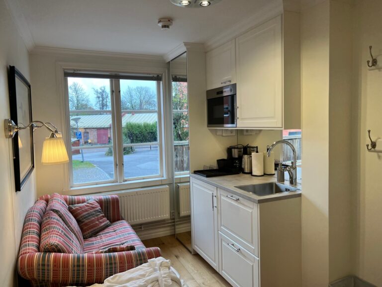 Reduce corporate housing costs by up to 40% with Corporate Homes. Get comfortable, affordable, and flexible stays