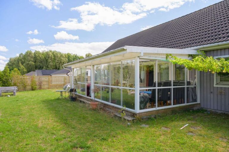 När telefonen ringer från Rentaborg: Så går det till när vi handplockat din bostad