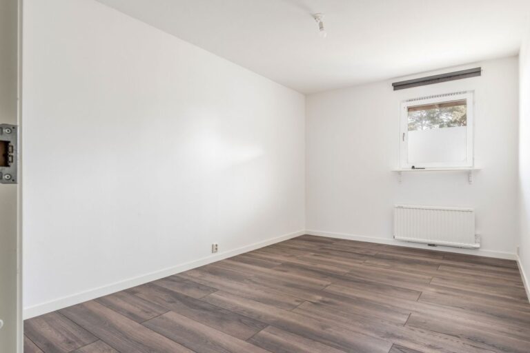 8e3eb31fdc9bce933682def960f611abcbb7de05730f8f48cd956b8d7e3e9358