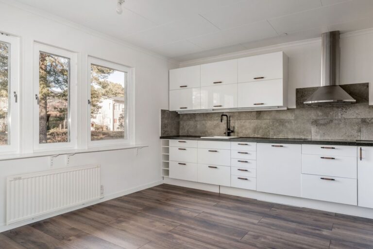 a56a28b871c39833f75b64883cfb2ce18b8eb626b38b900fcba3c6f98760f761