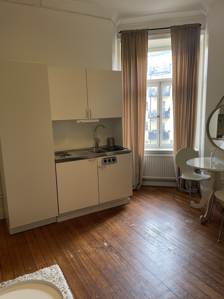 c5d1abc8e849b9a20eb7166c8ca62701efe527383b8b0b56eb8200523fe774ec