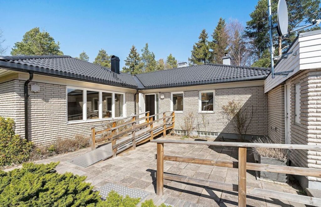 Looking for the best places to live in Sweden? Discover expat-friendly cities with safety, nature & a high quality of life.