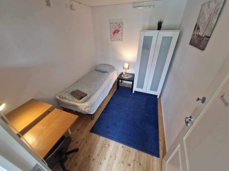 18b0acafc13a1493eca1b7feaeee60e6f893a3f8fc7243f0cdd09db4c3a26a06