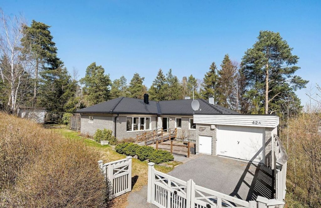 Sweden Cheap Houses explained with real market data. Compare renting vs buying, hidden costs, locations & smart tips