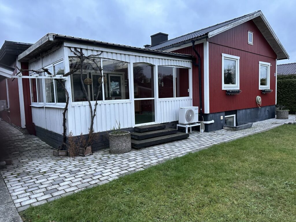 Explore affordable vacation homes in Sweden for expats in 2026. Find cost-effective retreats, legal guidance, and ideal areas