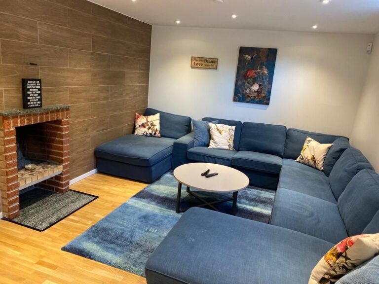 aee990167f0a4d7fd80871a5236d006947370436abd6f5a1e701258e489f024a