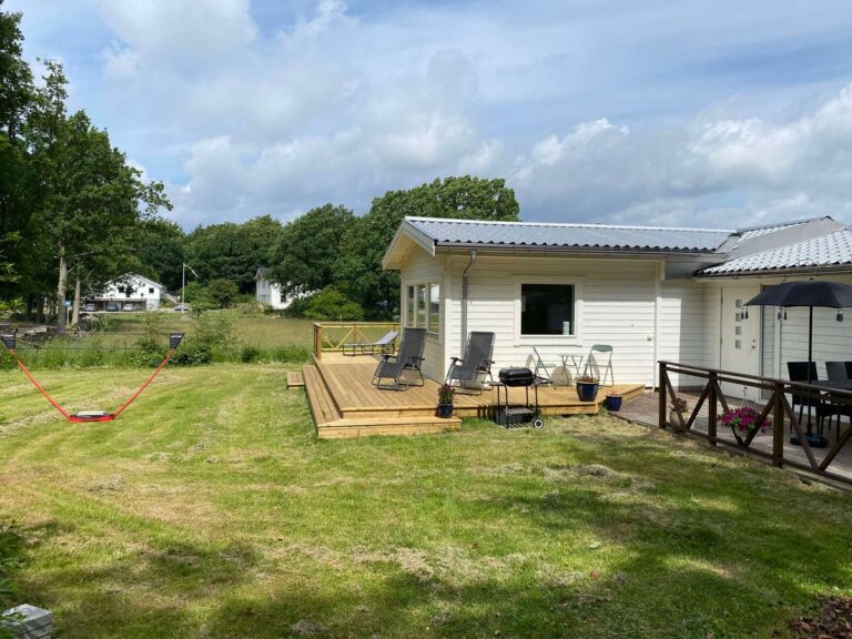 835827f1253e3c5fbdc15740e4379f384f81a9406a959b0afe352e872c21a52b