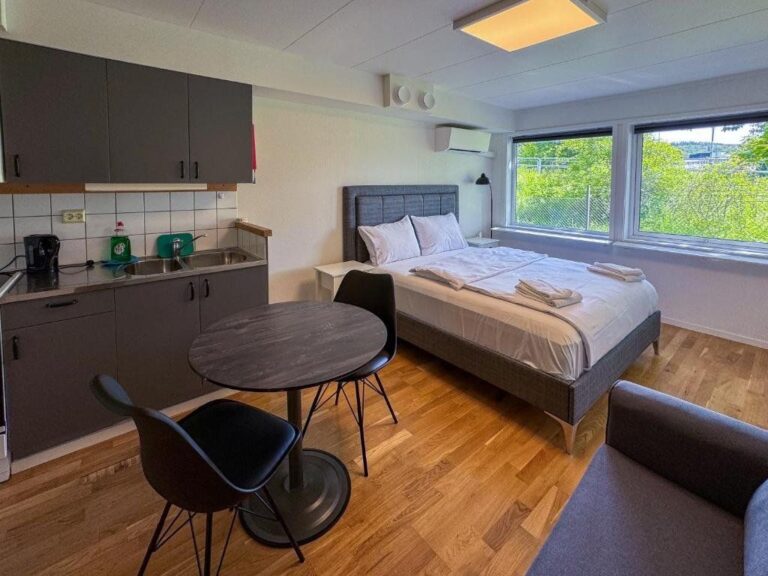 a2b1d6af8e289728af8bf742be2cd1ba39a9e5463dc80326d2672daf1c4fcf45