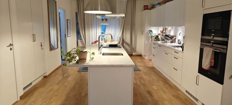 e69b00852fce58b863b0a9a2eb07aa2340484e5764eaa90d808033eda19a2188