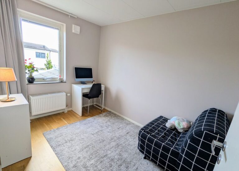 f1d145bcdd3ecce98f742b5ee226831031b87eb6261e79198bf9f63bb8eab368