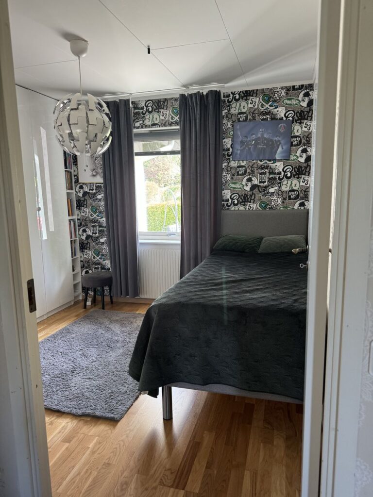 034d6a8aad09b77401418bf60d3900cacc09a3703ba5956684961bb8825decd1