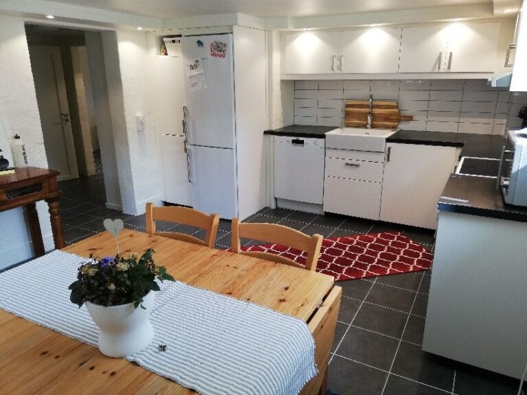 25c1f0aae44f516f3b418bfa5ba6181eec20a56a7d72eff891998d58b433ad6b