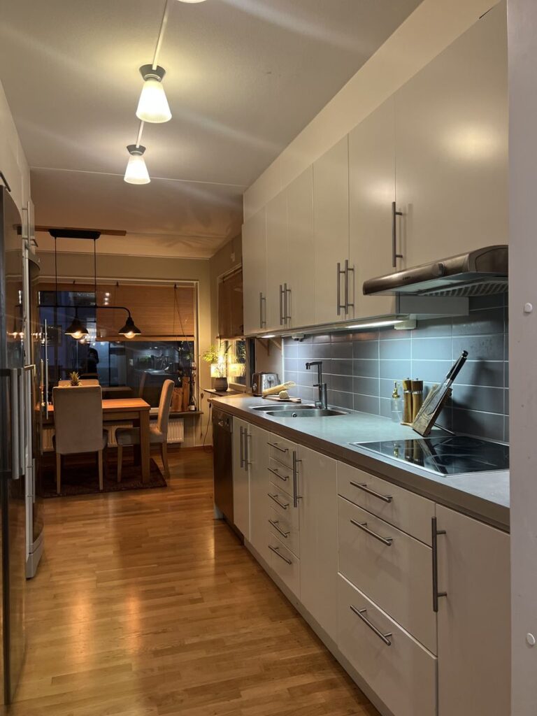 8f411b554ac7b68c5f1f44e1e6d5d2b221b9bb939754f2079412ddc7dd7d7438