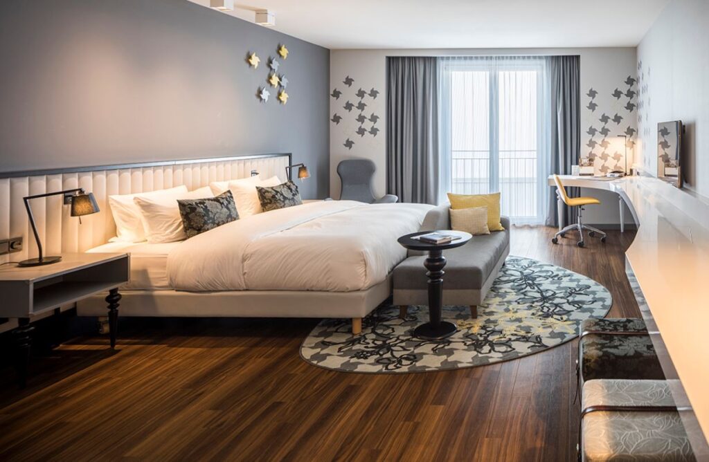 Rentaborg Corporate Housing in Frankfurt offers stylish, fully furnished apartments ideal for business travelers seeking comfort