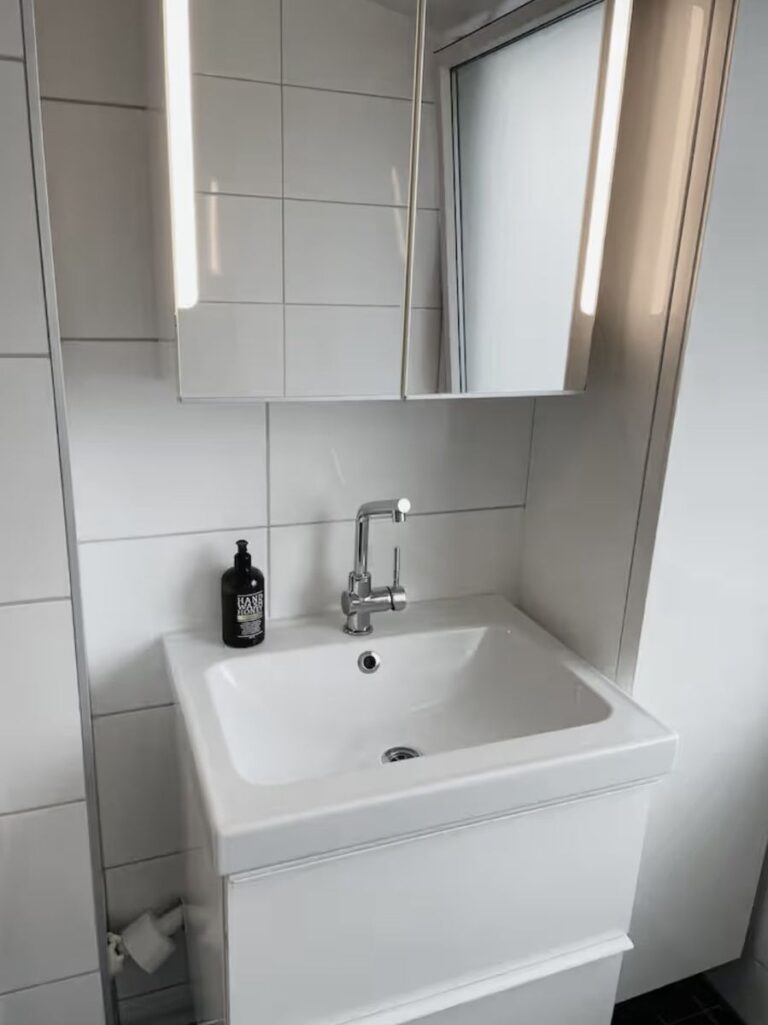 cd1f4eaa6a7c989c59a389bbc90552842420d222e3597054fd744da7a87cc33c